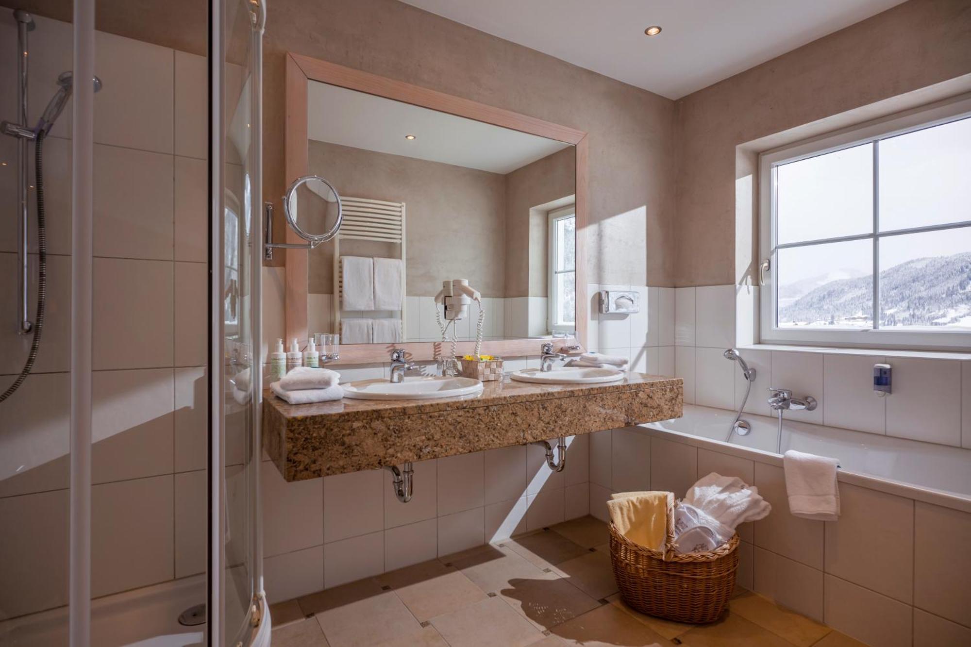 Familienparadies Achensee - Families Only Hotel 4*